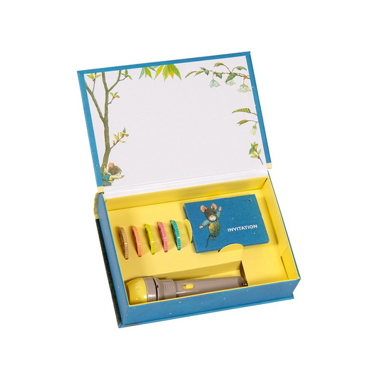 L'ecole des loisirs: La Famille Souris Storybook Torch Set